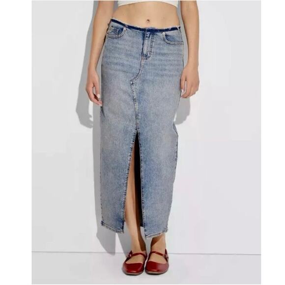 NEW WILD FABLE Low Rise Denim Midi Skirt Blue Size 10 Slit Hem Boho Chic Y2K - Picture 1 of 9
